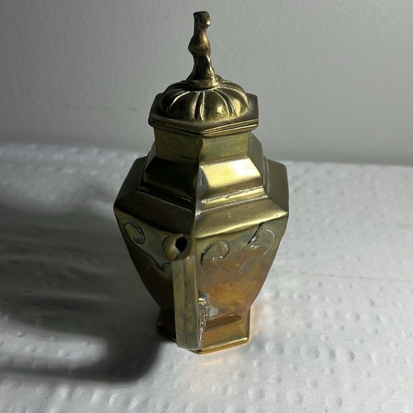 Vintage brass tea pot with hinged lid. rare to find - Picture 9 of 9